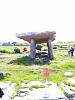 Irlande, Co Clare, The Burren, Poulnabrone Dolmen (04)